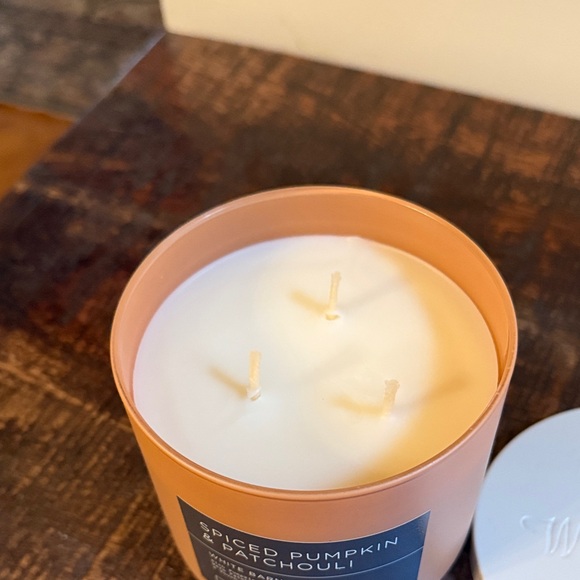 White Barn Pumpkin Patchouli Candle with Cream Lid - Picture 3 of 3